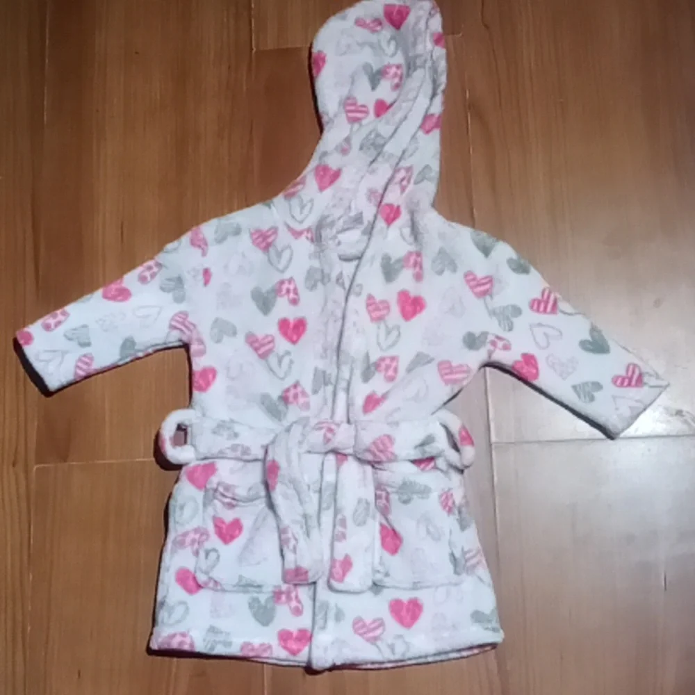 EUC soft baby robe w/2 front pockets & tie